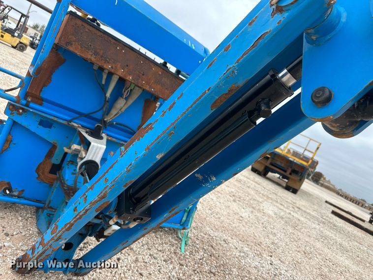 image for item IU9124 2011 Genie  boom lift