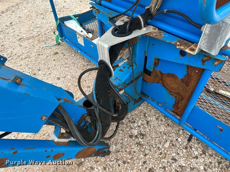 image for item IU9124 2011 Genie  boom lift