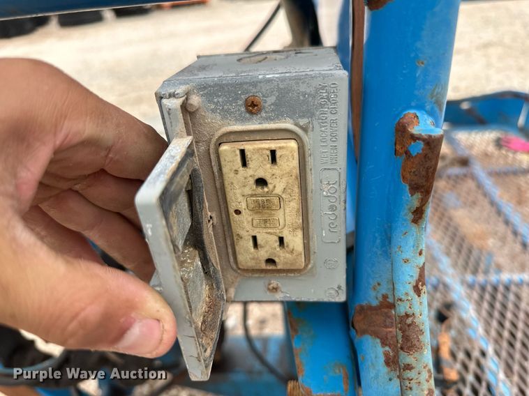 image for item IU9124 2011 Genie  boom lift