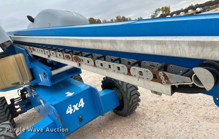 image for item IU9124 2011 Genie  boom lift