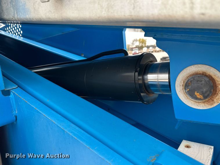 image for item IU9124 2011 Genie  boom lift