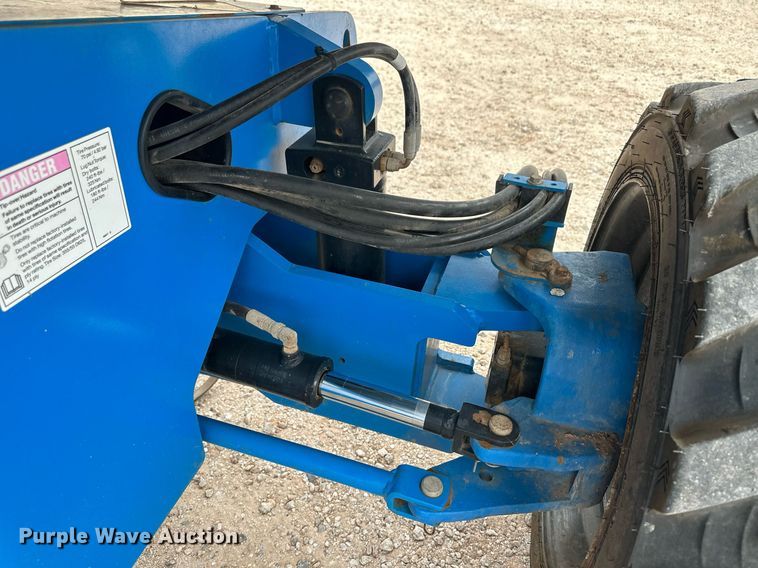 image for item IU9124 2011 Genie  boom lift