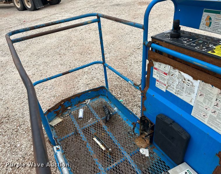 image for item IU9124 2011 Genie  boom lift