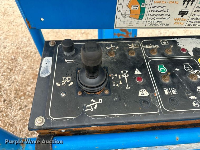 image for item IU9124 2011 Genie  boom lift