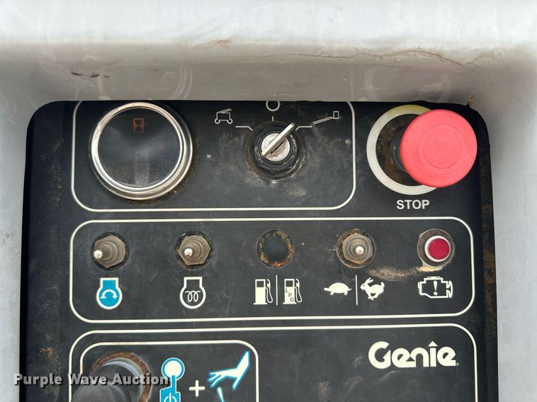 image for item IU9124 2011 Genie  boom lift