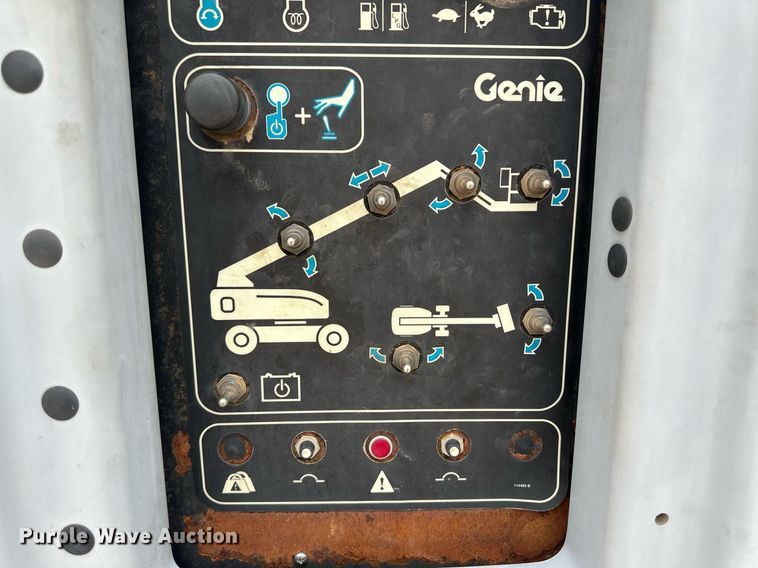 image for item IU9124 2011 Genie  boom lift