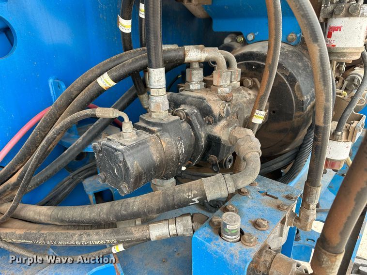 image for item IU9124 2011 Genie  boom lift