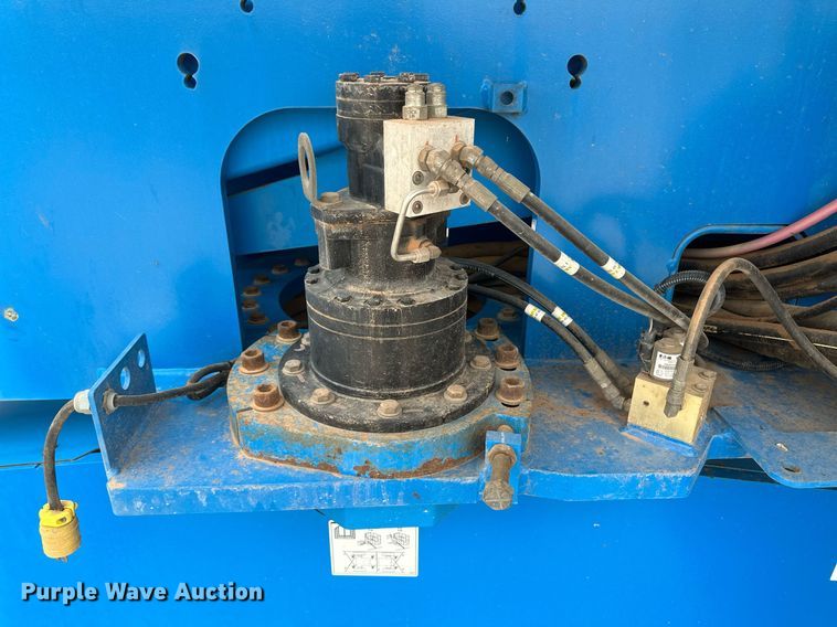 image for item IU9124 2011 Genie  boom lift