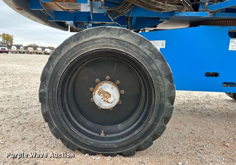 image for item IU9124 2011 Genie  boom lift