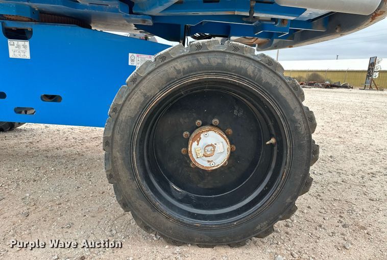 image for item IU9124 2011 Genie  boom lift