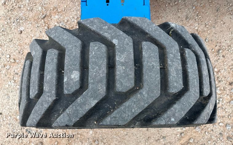 image for item IU9124 2011 Genie  boom lift