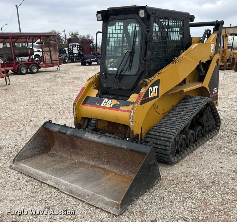 image for item IU9128 2003 Caterpillar 257  tracked skid steer loader