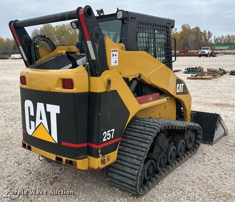 image for item IU9128 2003 Caterpillar 257  tracked skid steer loader