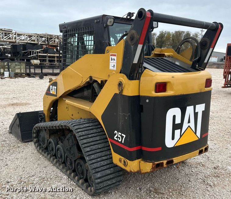 image for item IU9128 2003 Caterpillar 257  tracked skid steer loader