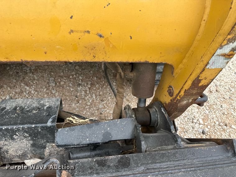 image for item IU9128 2003 Caterpillar 257  tracked skid steer loader