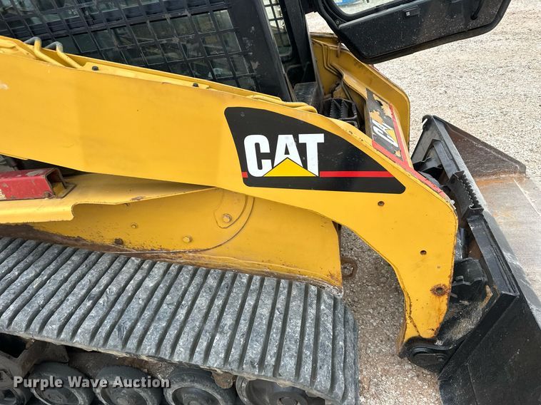 image for item IU9128 2003 Caterpillar 257  tracked skid steer loader