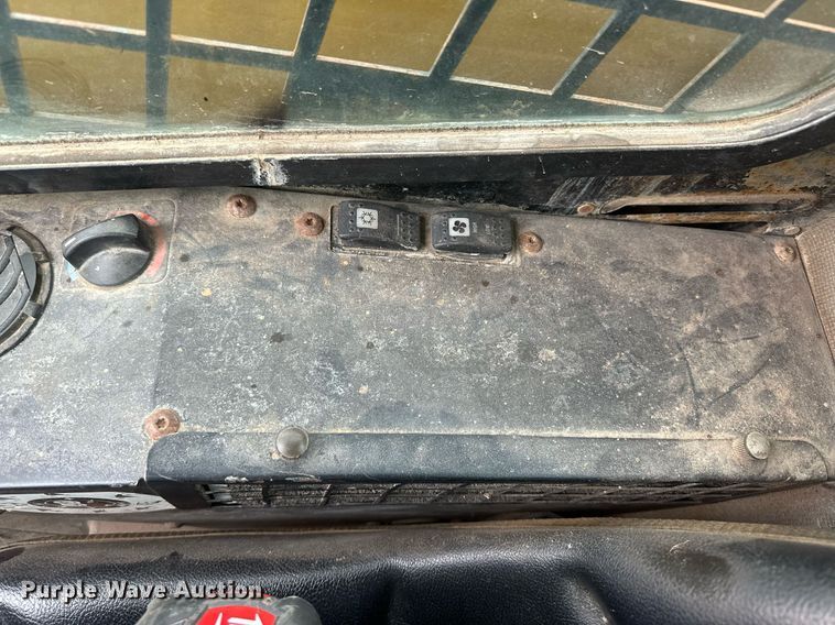 image for item IU9128 2003 Caterpillar 257  tracked skid steer loader