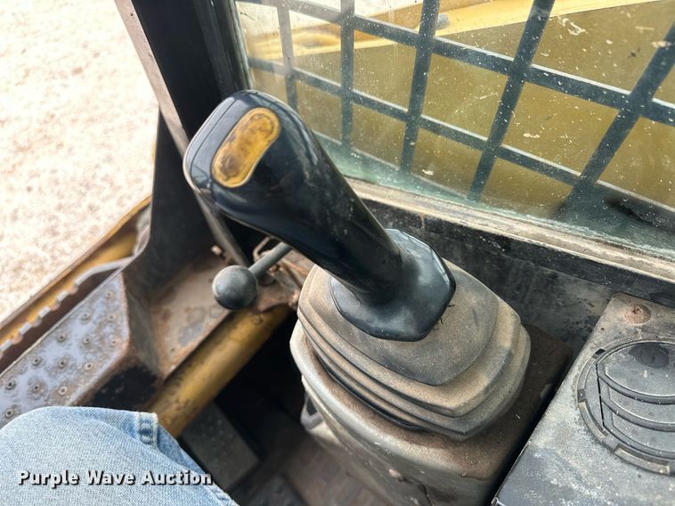 image for item IU9128 2003 Caterpillar 257  tracked skid steer loader