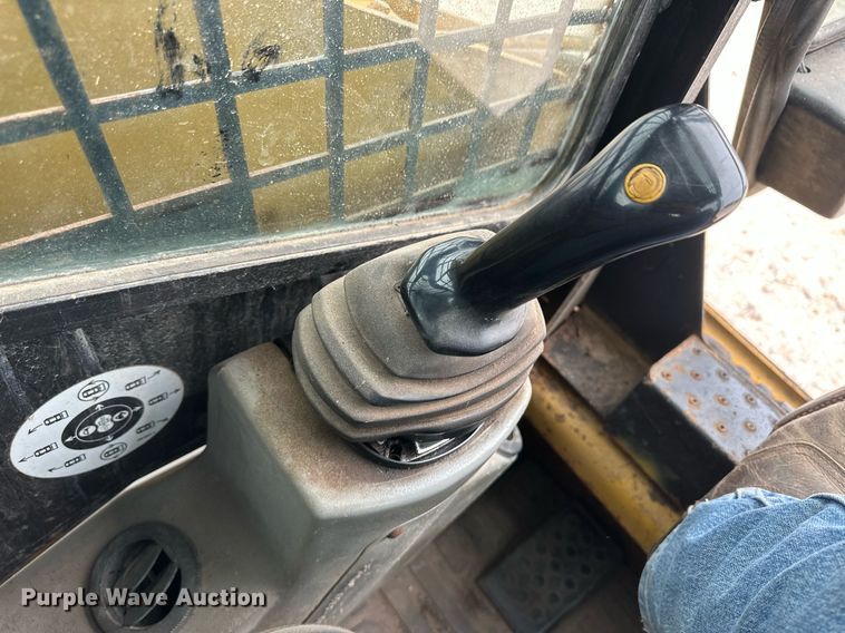 image for item IU9128 2003 Caterpillar 257  tracked skid steer loader