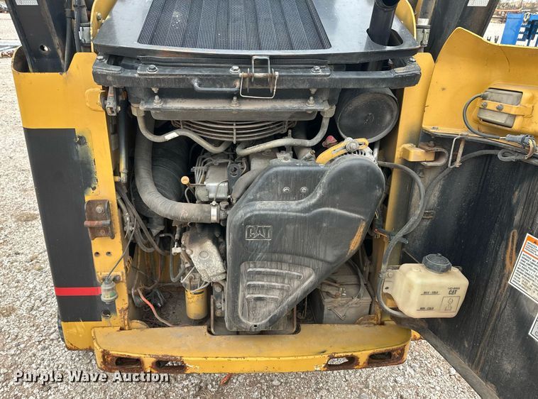 image for item IU9128 2003 Caterpillar 257  tracked skid steer loader