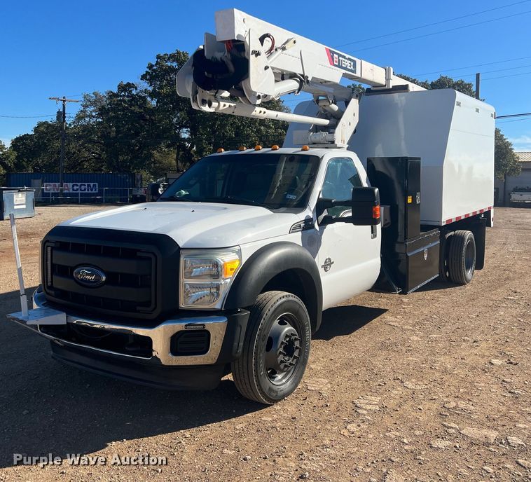 image for item JT9042 2015 Ford F550 Super Duty  bucket truck