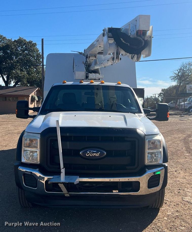 image for item JT9042 2015 Ford F550 Super Duty  bucket truck