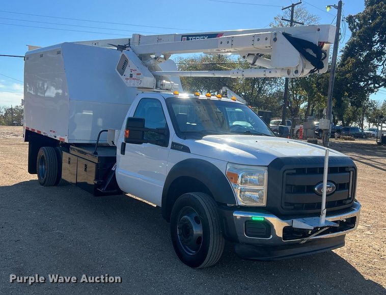 image for item JT9042 2015 Ford F550 Super Duty  bucket truck