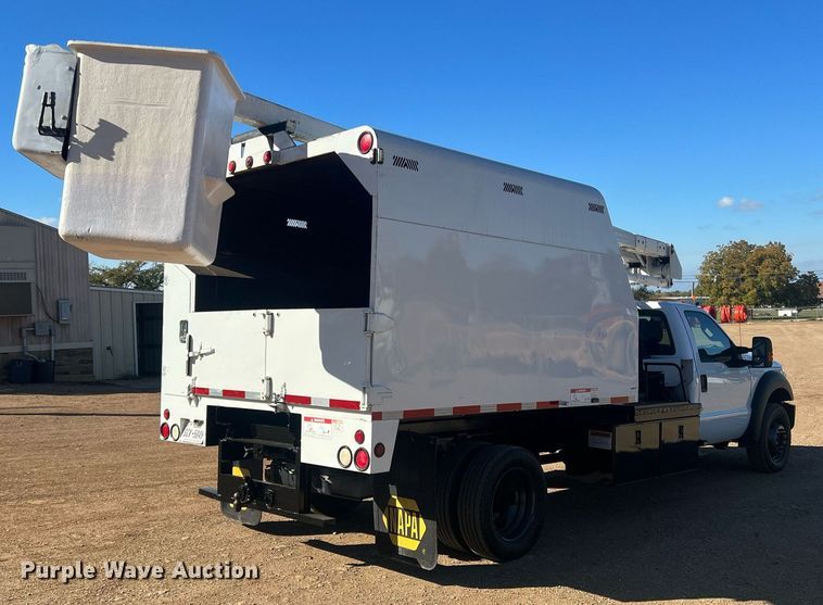 image for item JT9042 2015 Ford F550 Super Duty  bucket truck