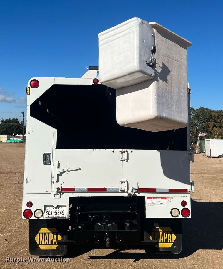 image for item JT9042 2015 Ford F550 Super Duty  bucket truck