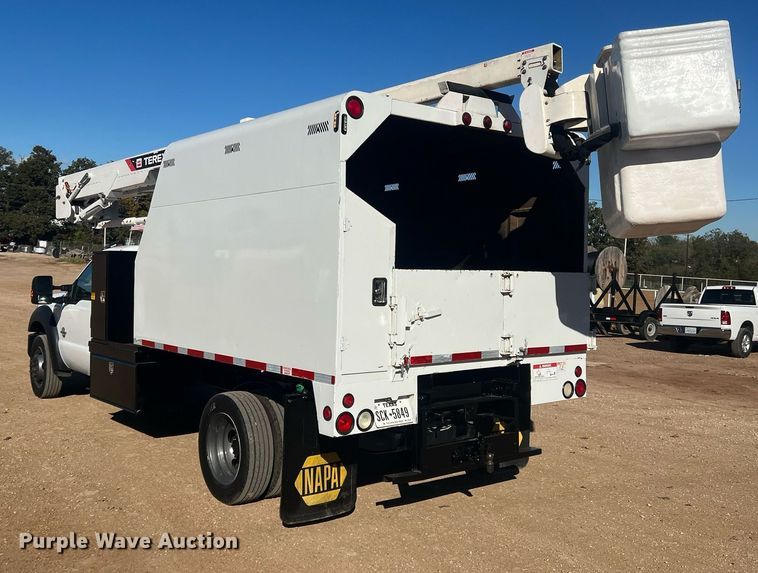 image for item JT9042 2015 Ford F550 Super Duty  bucket truck