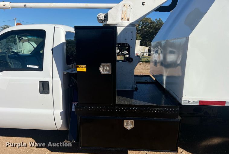 image for item JT9042 2015 Ford F550 Super Duty  bucket truck