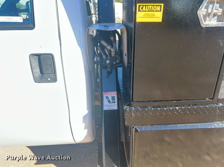 image for item JT9042 2015 Ford F550 Super Duty  bucket truck