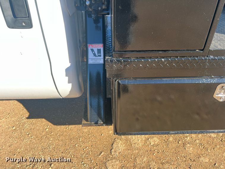 image for item JT9042 2015 Ford F550 Super Duty  bucket truck