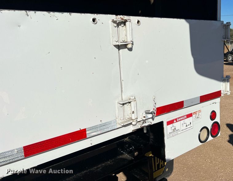 image for item JT9042 2015 Ford F550 Super Duty  bucket truck