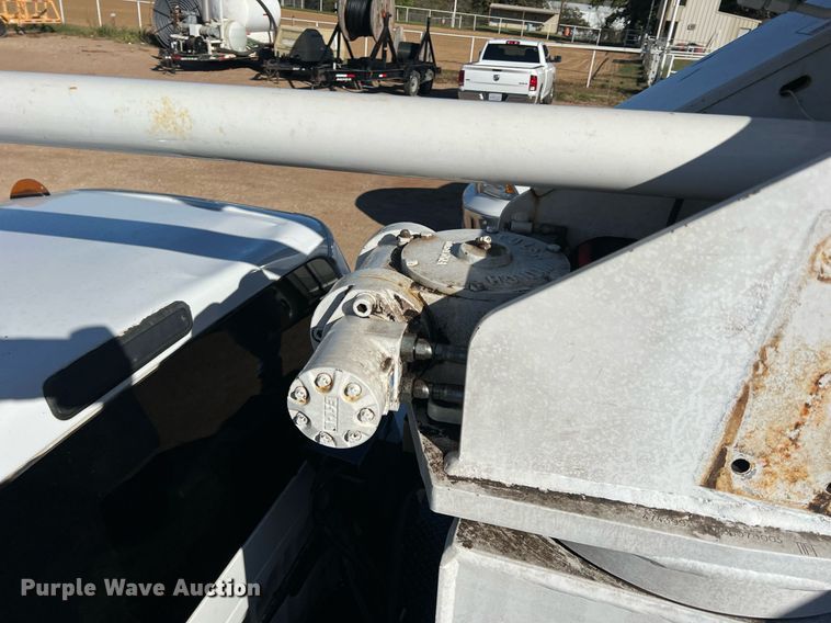 image for item JT9042 2015 Ford F550 Super Duty  bucket truck