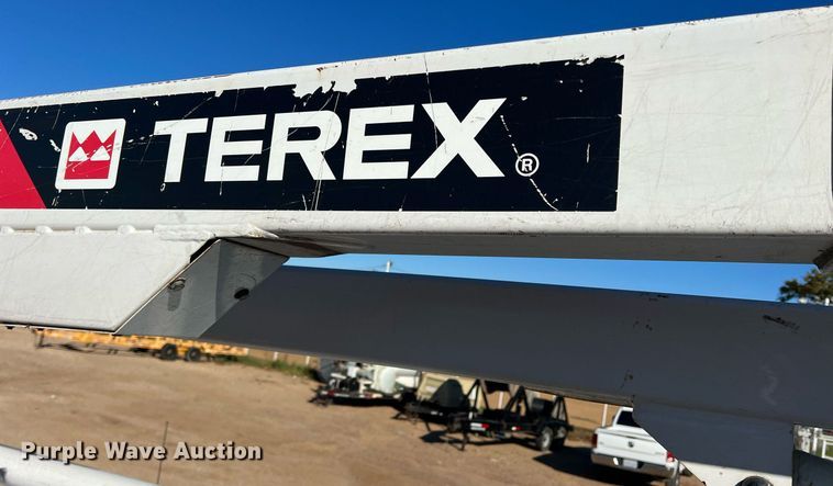 image for item JT9042 2015 Ford F550 Super Duty  bucket truck