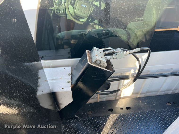 image for item JT9042 2015 Ford F550 Super Duty  bucket truck