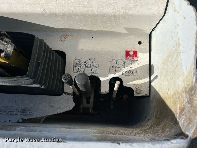 image for item JT9042 2015 Ford F550 Super Duty  bucket truck