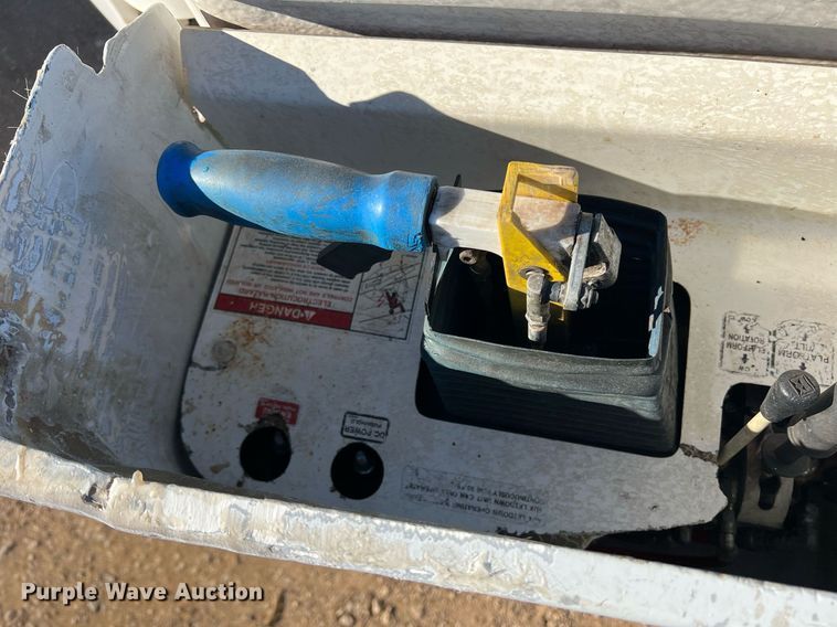 image for item JT9042 2015 Ford F550 Super Duty  bucket truck