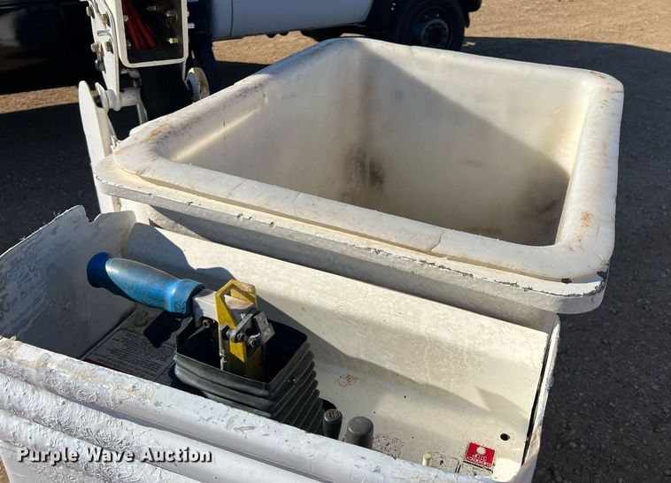 image for item JT9042 2015 Ford F550 Super Duty  bucket truck