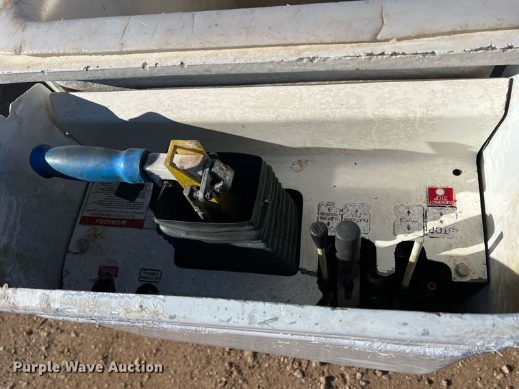 image for item JT9042 2015 Ford F550 Super Duty  bucket truck