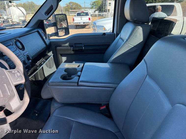 image for item JT9042 2015 Ford F550 Super Duty  bucket truck