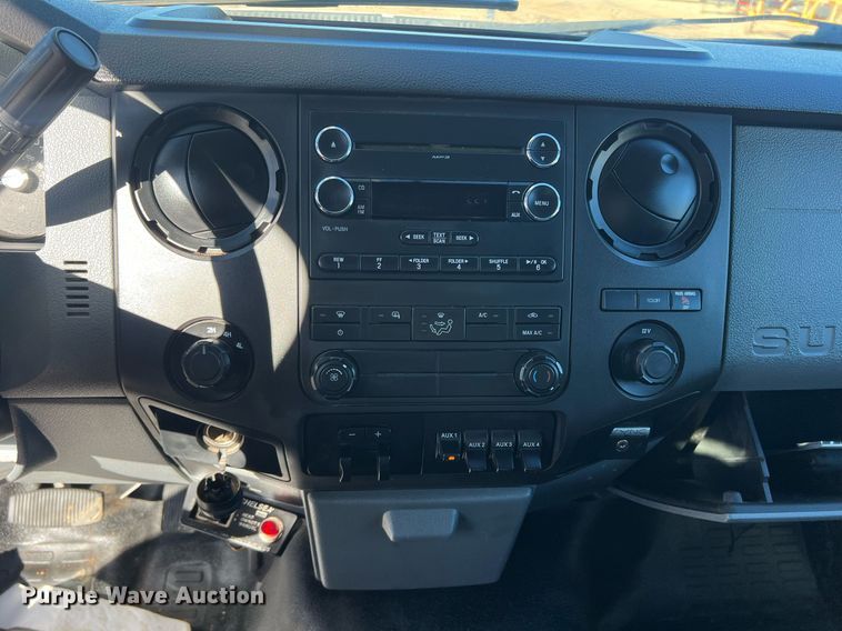 image for item JT9042 2015 Ford F550 Super Duty  bucket truck