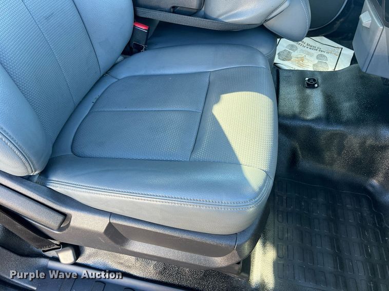 image for item JT9042 2015 Ford F550 Super Duty  bucket truck