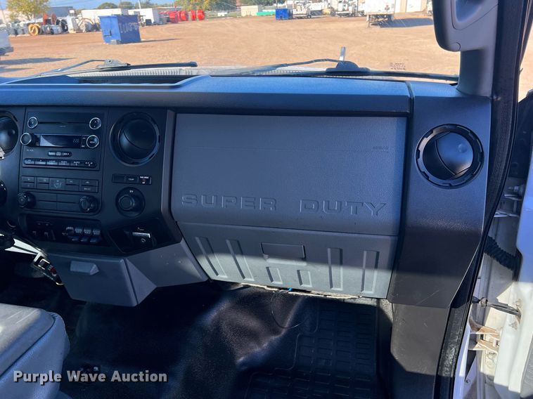 image for item JT9042 2015 Ford F550 Super Duty  bucket truck