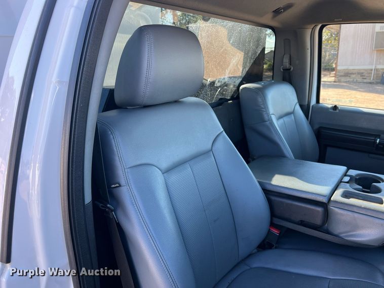 image for item JT9042 2015 Ford F550 Super Duty  bucket truck