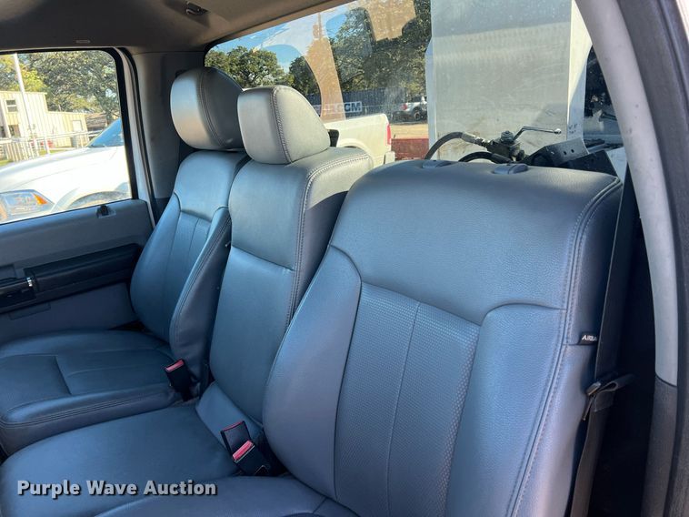 image for item JT9042 2015 Ford F550 Super Duty  bucket truck