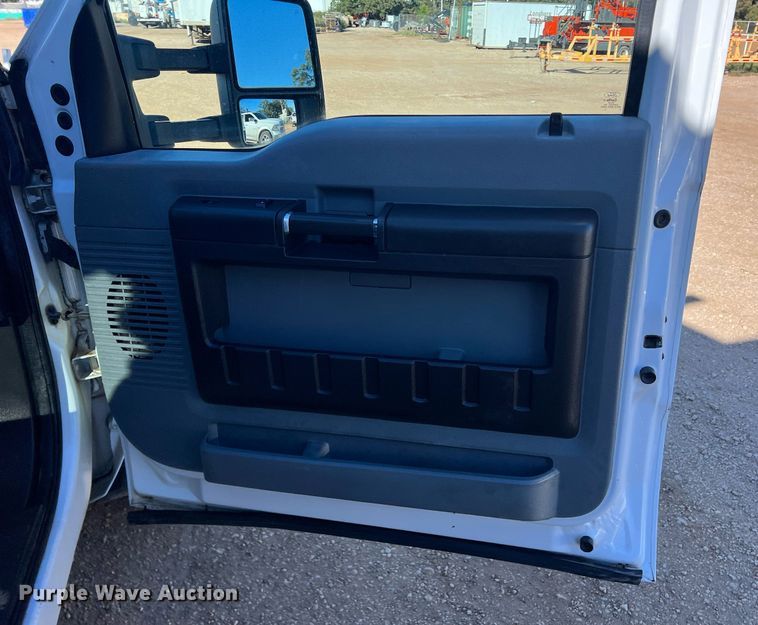 image for item JT9042 2015 Ford F550 Super Duty  bucket truck