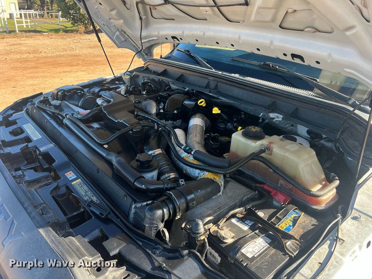 image for item JT9042 2015 Ford F550 Super Duty  bucket truck