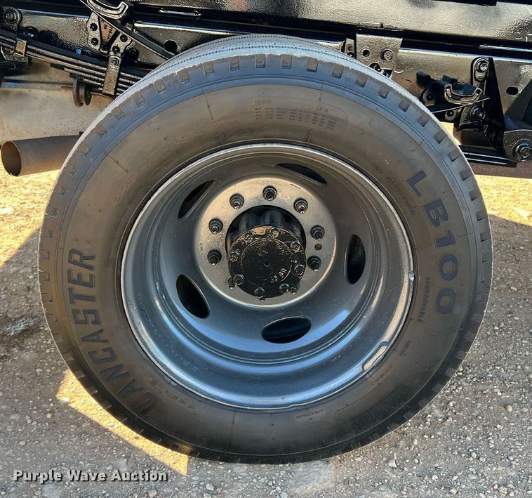 image for item JT9042 2015 Ford F550 Super Duty  bucket truck